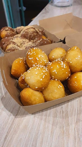 Ακτή Θεμιστοκλέους 40, Σελήνια 189 02