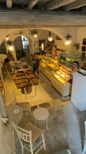 Opinii despre Gioras Wood Medieval Mykonian Bakery în Μύκονος - Γαστρονομία και φιλοξενία