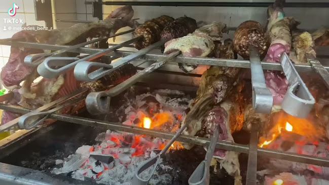 Ταβέρνα Το Ρόδι - Αρνί Αντικριστό