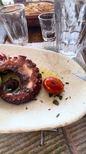 Opinii despre Ταβέρνα Γραμβούσα în Καλυβιανή - Γαστρονομία και φιλοξενία