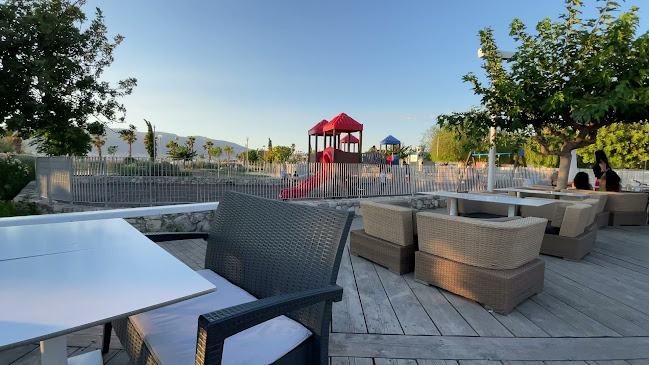 Θέα Δηλαβέρη