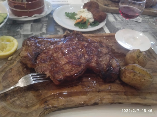 Πλ. Αγίας Τριάδας, Πεντέλη 152 36