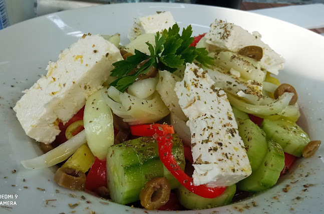 Έξι Βρύσες - Γαστρονομία και φιλοξενία