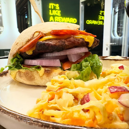 Django Σερβίων