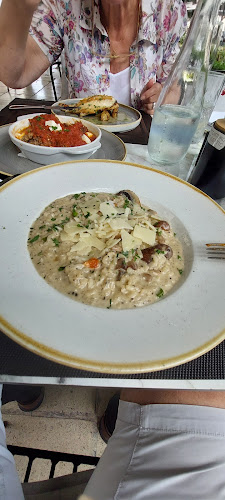 Υδρία - Γαστρονομία και φιλοξενία