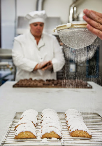 Opinii despre Παραδοσιακά Γλυκά Αράχωβας Παπαστάθη în Αράχωβα - Γαστρονομία και φιλοξενία