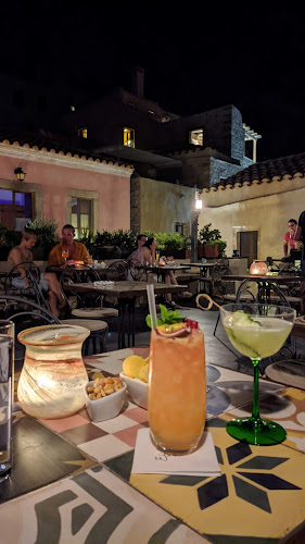 Opinii despre Emvasis Cafe - Cocktail Bar/Εμβασις în Μονεμβασιά - Γαστρονομία και φιλοξενία