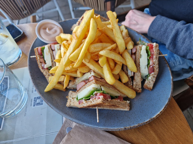 Opinii despre BABEL Cafe-Bar-restaurant în Κίσσαμος - Γαστρονομία και φιλοξενία