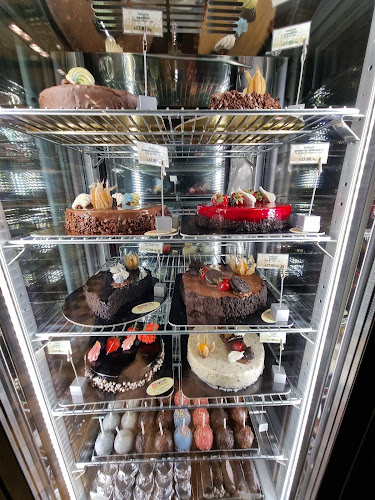 Ακτή Ποσειδώνος 40, Πειραιάς 185 31