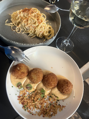 Opinii despre Frankie în Αθήνα - Γαστρονομία και φιλοξενία