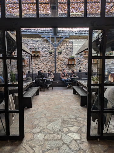 The Underdog® Flagship Store Thissio - Αθήνα