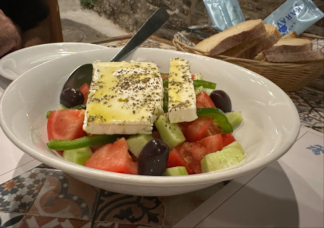 Opinii despre Taverna Karavolos în Πόρος - Γαστρονομία και φιλοξενία