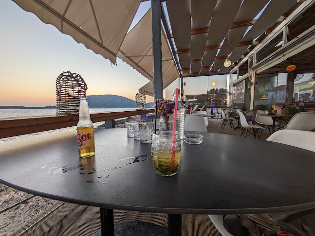 Comentarii opinii despre Rodanthos Cafe Coctail Bar