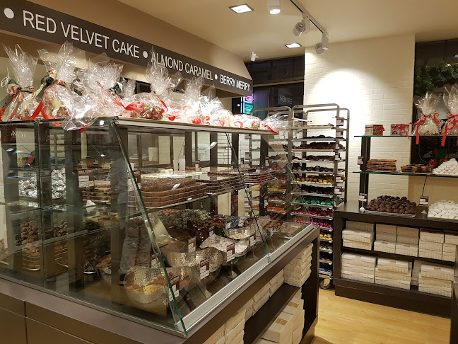 MAX PERRY Χαλανδρίου