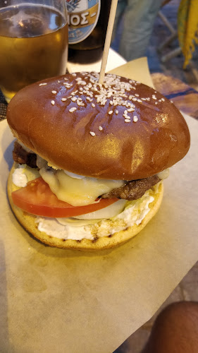 Comentarii opinii despre Parrot cocktail & burgers