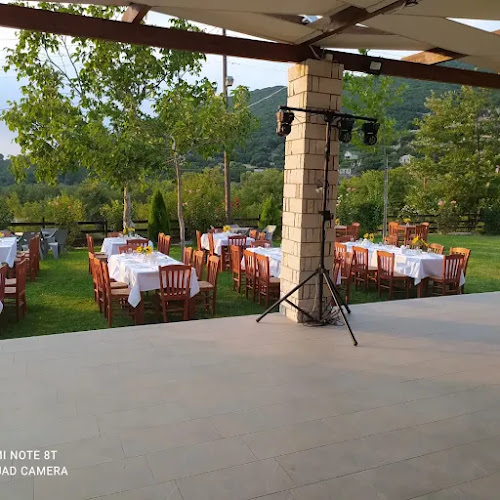 Οι Βρύσες Καφέ -Ταβερνα - Αγρίνιο