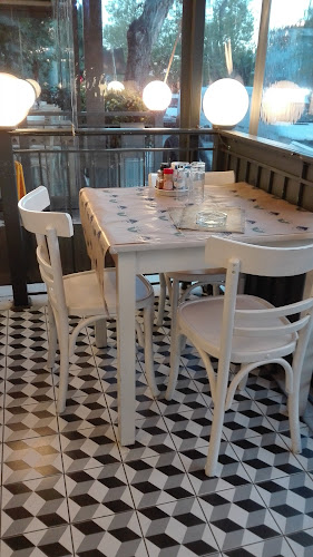 Comentarii opinii despre "Αρχηγείον", Σουβλάκι - Κεμπάπ - Ξυλόφουρνος