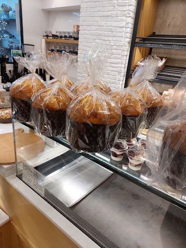 Ματρόζου 12, Αθήνα 117 41