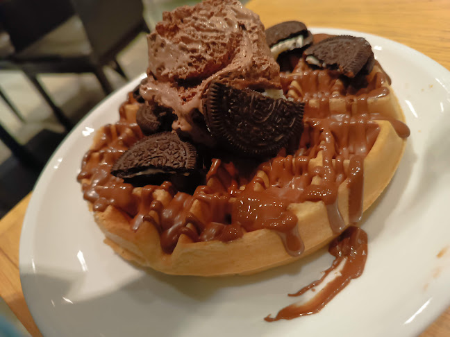 Θέα Δηλαβέρη