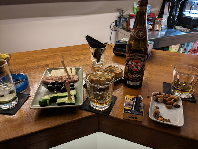 Opinii despre Pub on the square în Πλαταριά - Γαστρονομία και φιλοξενία