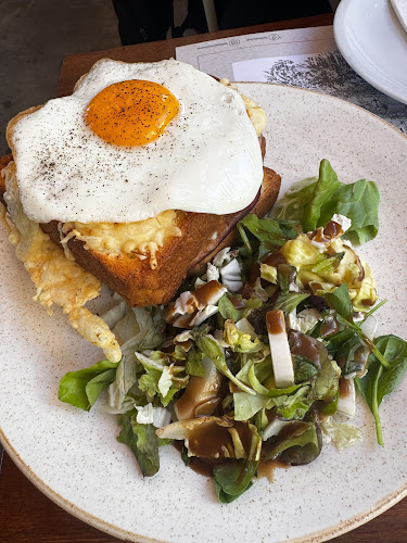 Αγγέλου Μεταξά 11, Πειραιάς 185 34