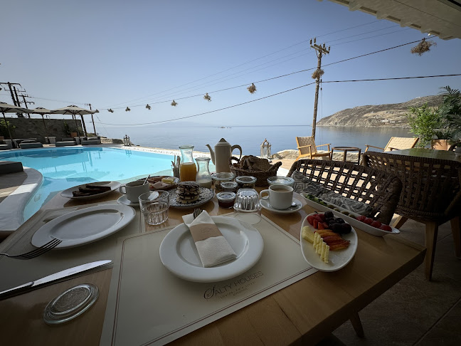 Salty Houses Pool Bar & Restaurant - Γαστρονομία και φιλοξενία