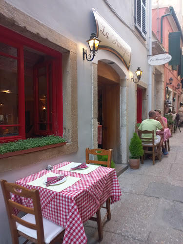 Opinii despre ΛΑ ΦΑΜΙΛΙΑ în Κέρκυρα - Γαστρονομία και φιλοξενία