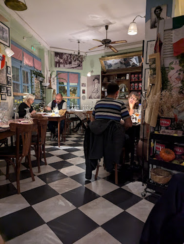 Βαρνουντος 6, Αθήνα 117 41