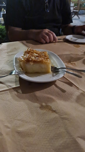 Μεσοστράτι-Εστιατόριο - Προυσός