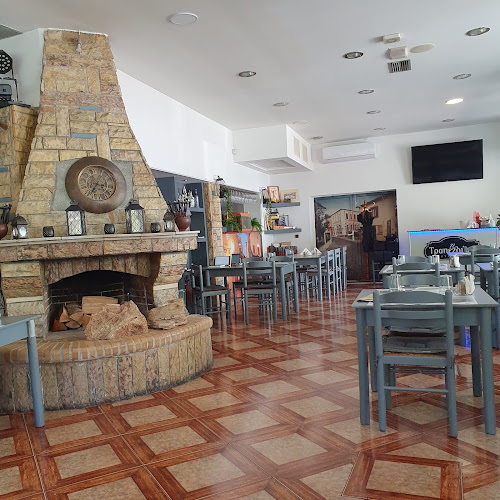 ΤΡΑΠΕΖΟΥΝΤΑ ΚΡΕΑΤΙΚΑ & ΘΑΛΑΣΣΙΝΑ - Καλλιθέα