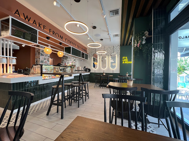 Django Σερβίων