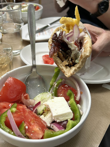 Opinii despre Καλύβας οικογενειακό ψητοπωλείο în Αθήνα - Γαστρονομία και φιλοξενία