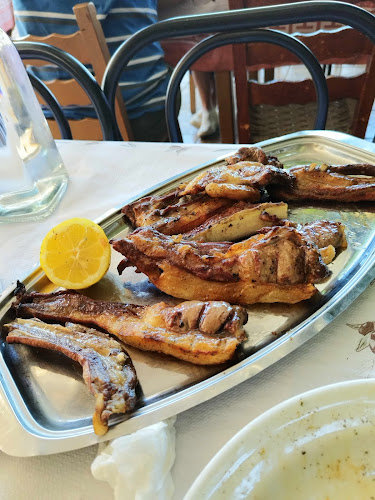 Τα Πλατάνια - Γαστρονομία και φιλοξενία