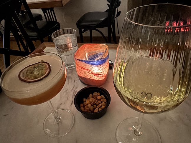 Emvasis Cafe - Cocktail Bar/Εμβασις