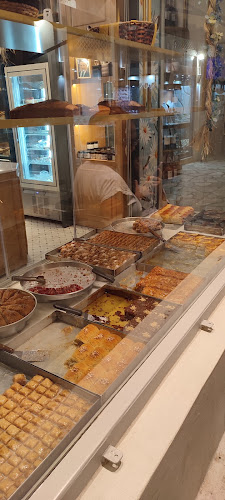 Opinii despre Patisserie Glykisma în Πόρος - Γαστρονομία και φιλοξενία