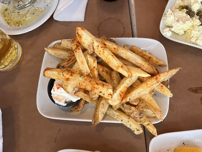 Μάμρα Ρακομπυραρείον - Γαστρονομία και φιλοξενία