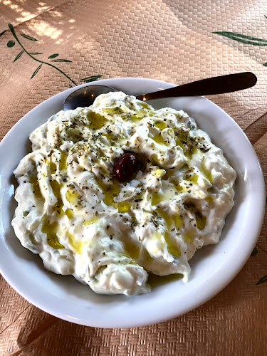 ΛΑΔΟΚΟΛΛΑ Παραδοσιακή Ψησταριά - Γαστρονομία και φιλοξενία