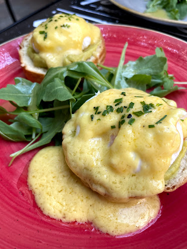 Comentarii opinii despre The Underdog® Flagship Store Thissio