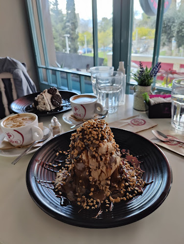 Opinii despre Καφές - Γλυκά Χαλάνδρι Beverley în Χαλάνδρι - Γαστρονομία και φιλοξενία