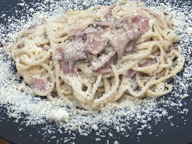 Πιτσαρία Ἀποκάλυψη - Μοίρες