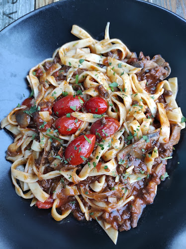 Τρεις Λαλούν - Treis Laloun - Γαστρονομία και φιλοξενία