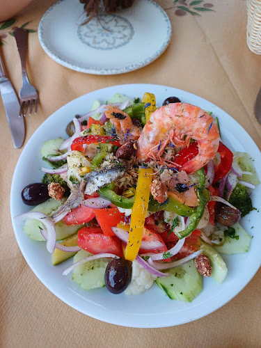 Opinii despre Τριαντάφυλλος - Η Μικρή Πλατεία în Παλαιόκαστρο - Γαστρονομία και φιλοξενία