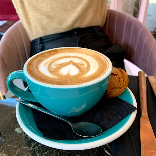 Mademoiselle Coffee & Brunch - Γαστρονομία και φιλοξενία