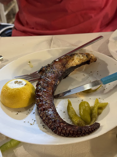 Ταβέρνα Καπετάνιος Λαύριο - Γαστρονομία και φιλοξενία