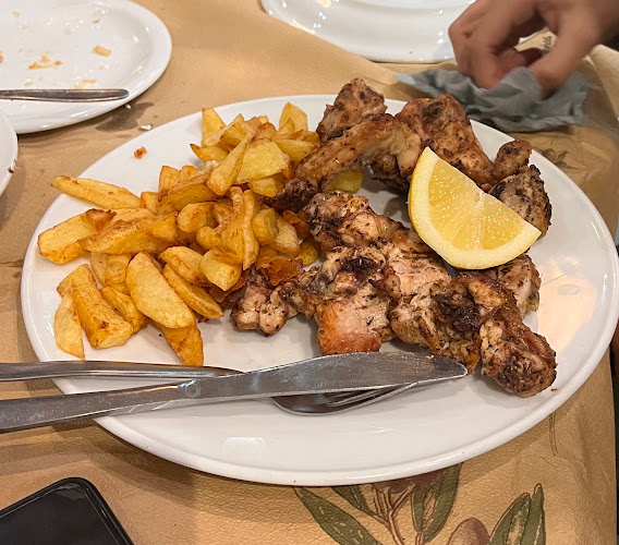 Τα 2 Γουρουνάκια - Λαύριο