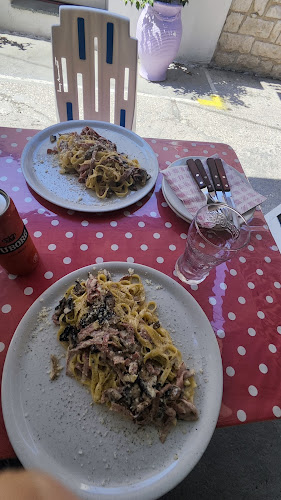 Blue Grotto - Γαστρονομία και φιλοξενία