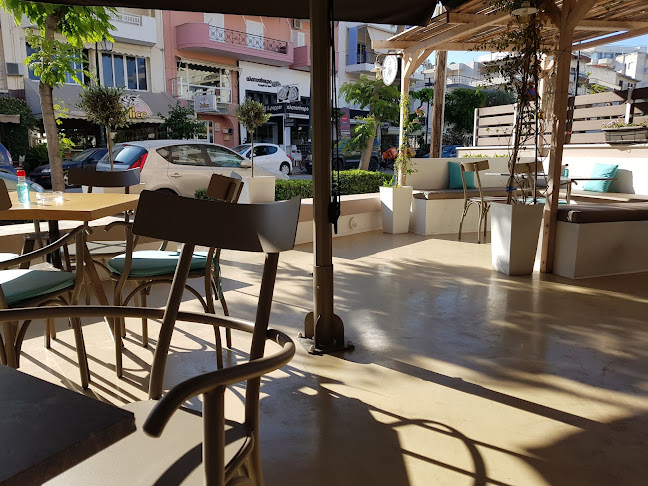 Central Cafe Bar - Λουτράκι