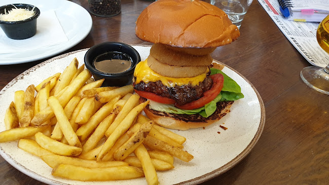 TGI Fridays Golden Hall - Μαρούσι