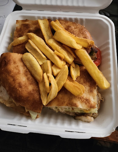 Broken Cup - Γαστρονομία και φιλοξενία