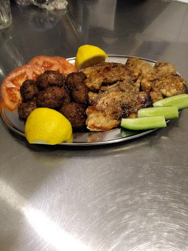 Opinii despre Η Ελένη Καφενείο-Μεζεδοπωλείο în Παλλήνη - Γαστρονομία και φιλοξενία